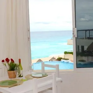 Cute, Kitchinette, Ocean Front Apartamento